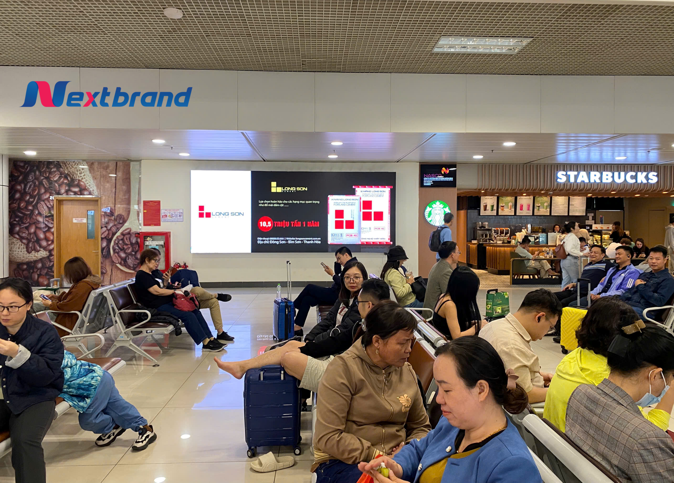 Quảng cáo màn hình LED tại khu vực phòng chờ lên máy bay Quảng cáo màn hình LED tại khu vực phòng chờ lên máy bay